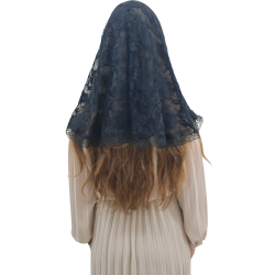 Mantylka Czarna Koronkowa Klasyczna – Symbol Pokory i Skupienia na Mszy świętej